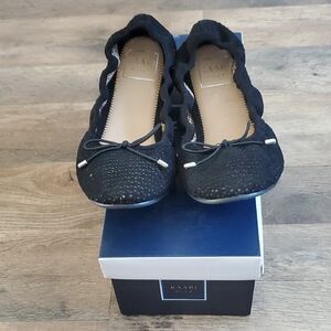 Kaari Blue Black Scalloped Flats
